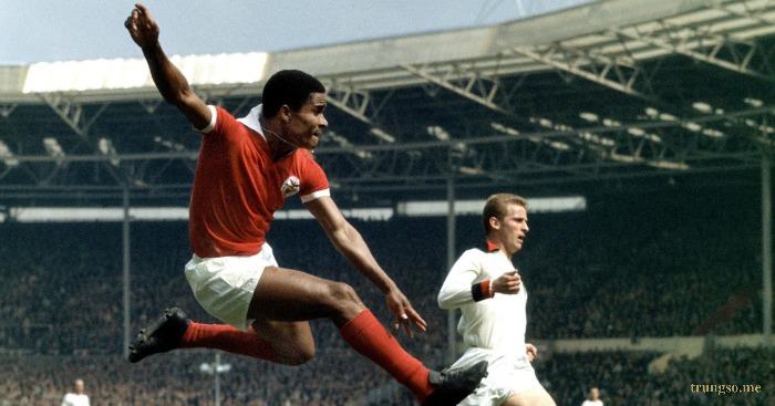 Eusébio & Số 6: Tình Yêu Và Trách Nhiệm Của “Báo Đen”