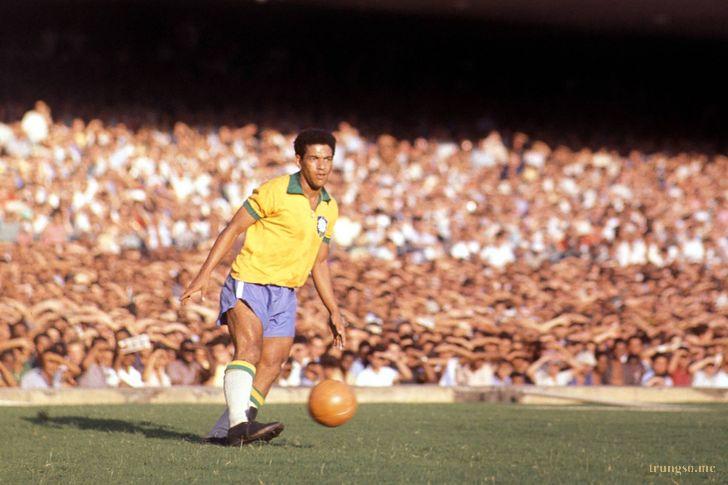 Garrincha & Số 9: “Niềm Vui Của Nhân Loại” Với Năng Lượng Vị Tha
