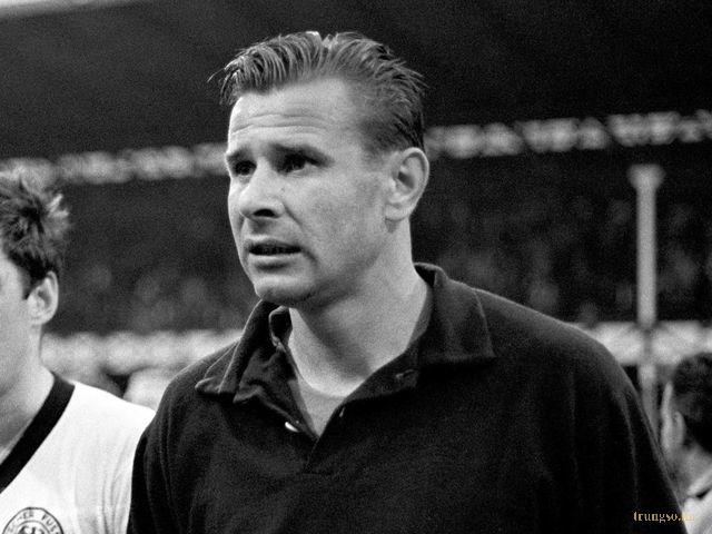 Lev Yashin & Số 8: “Nhện Đen” Và Quyền Năng Trong Khung Gỗ