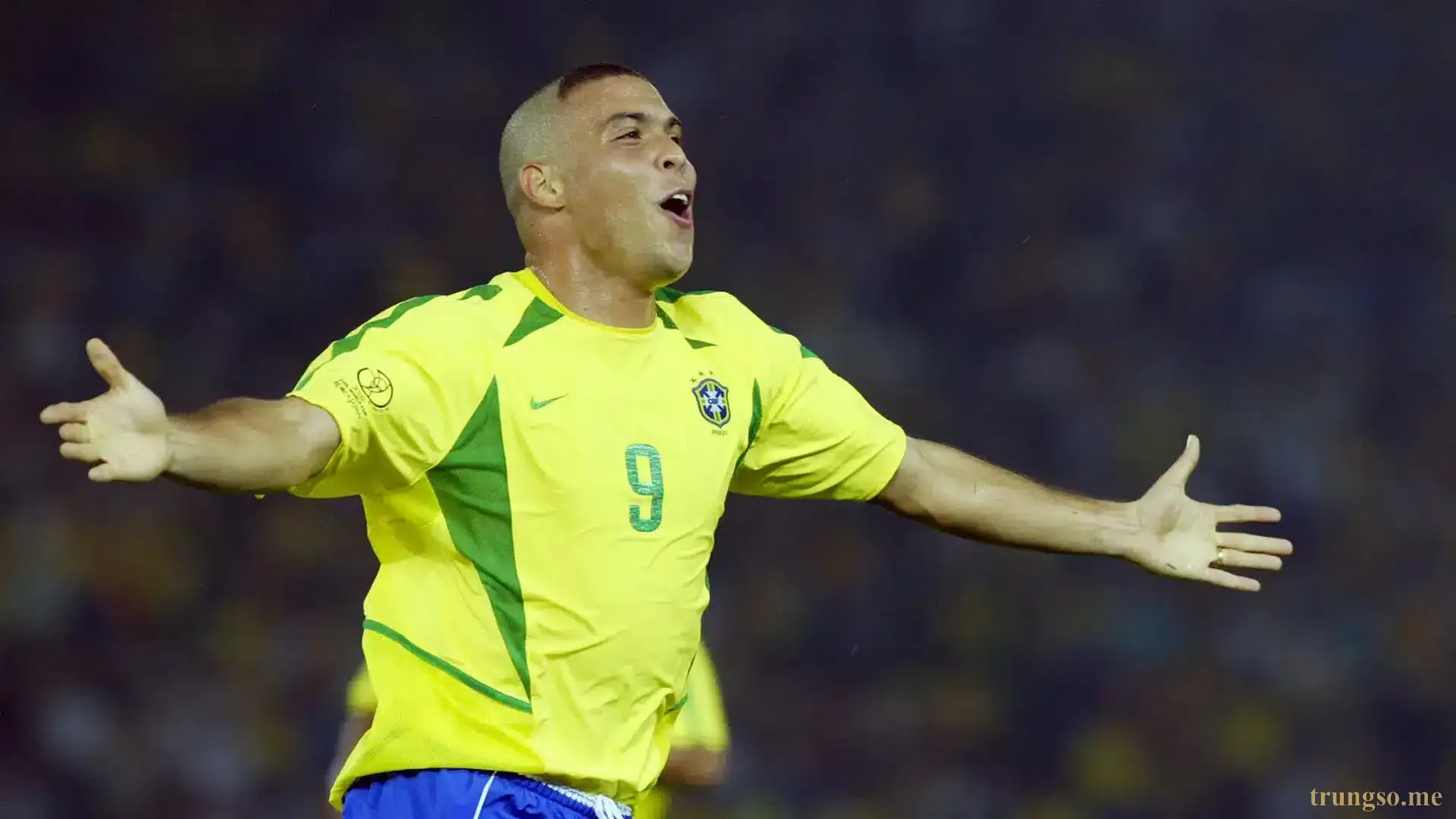 Ronaldo “Béo” & Số 5: Năng Lượng Tự Do Của “Người Ngoài Hành Tinh”