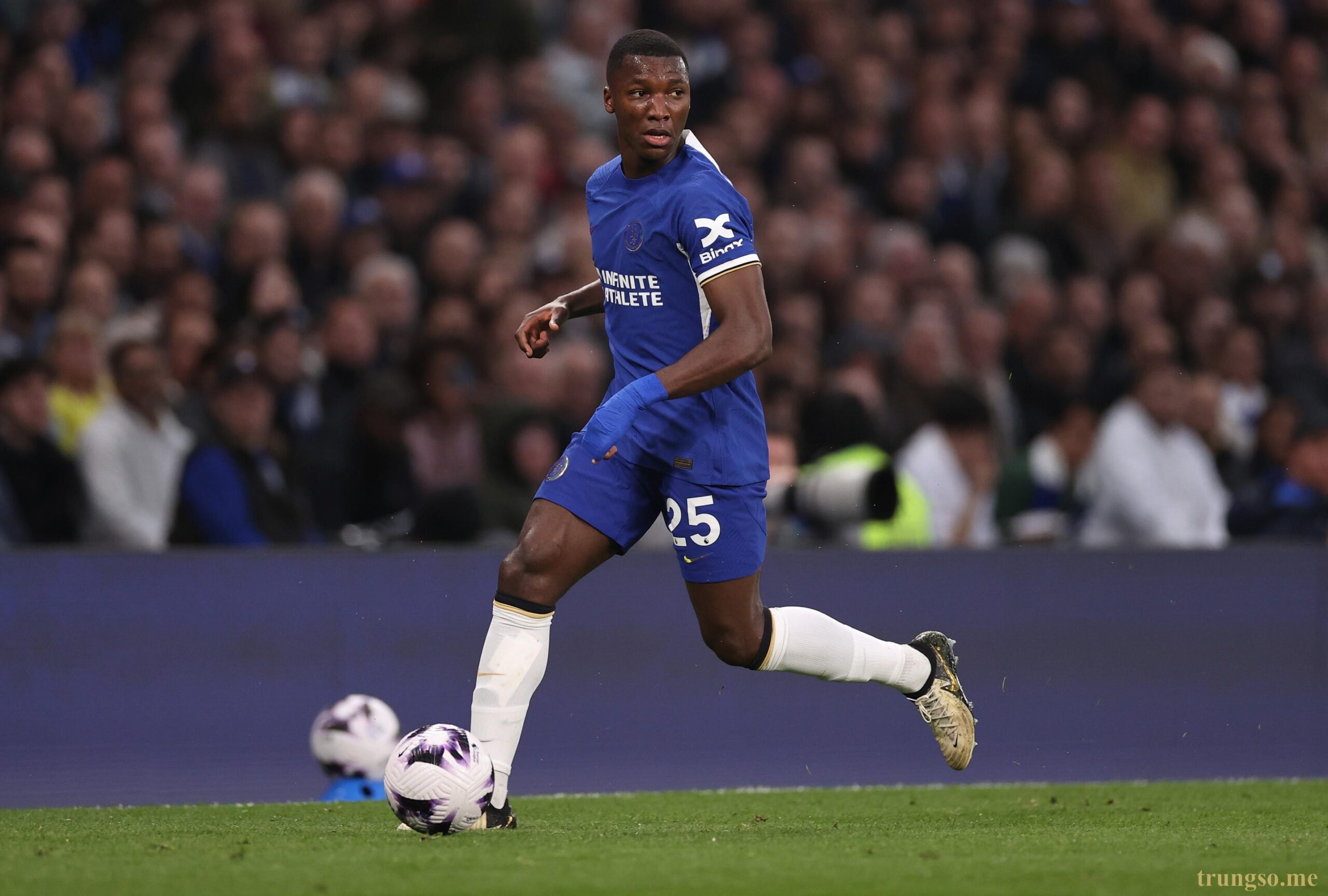 Moisés Caicedo và Số Chủ đạo 7 Dẫn dắt Chelsea với Ma thuật Tuyến giữa