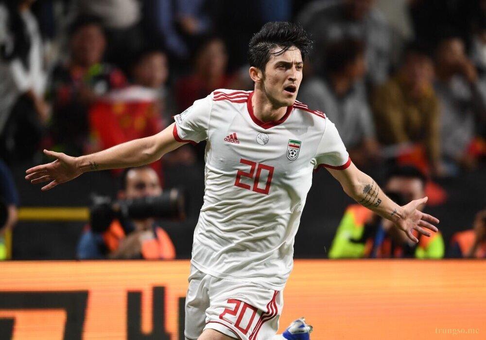 Sardar Azmoun Phiêu lưu ở Shabab Al-Ahli qua Lăng kính Tự do